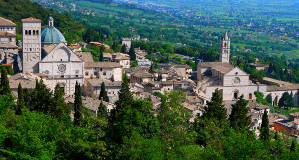 http://Panoramic%20view%20of%20the%20Italian%20countryside%20for%20an%20Umbria%20Honeymoon