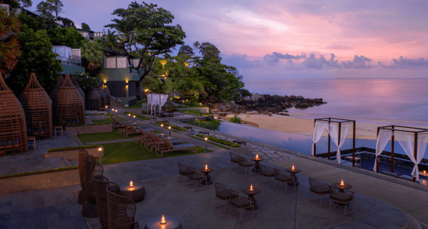 http://Candlelit%20beach%20dinner%20on%20Kata%20Noi%20—%20romantic%20Phuket%20honeymoon